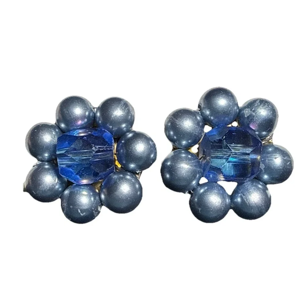 Vintage Blue/Purple AB and Faux Pearl Cluster Clip On Earrings J15-19